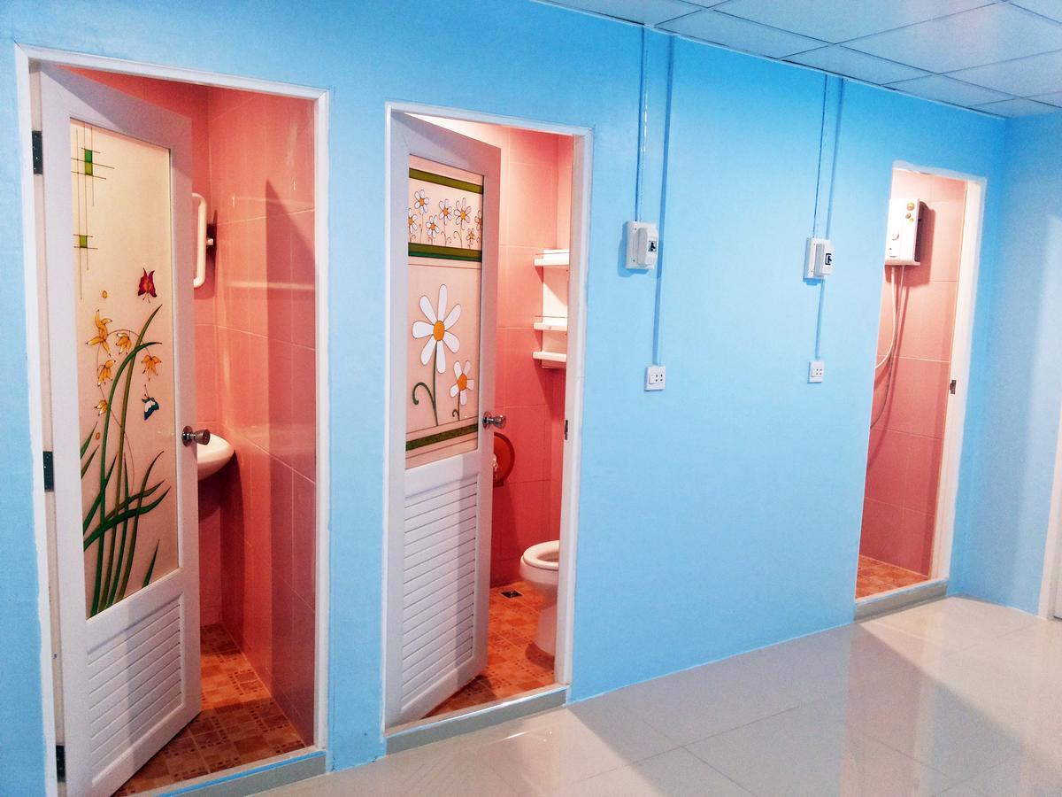One One Hostel Patong Екстер'єр фото